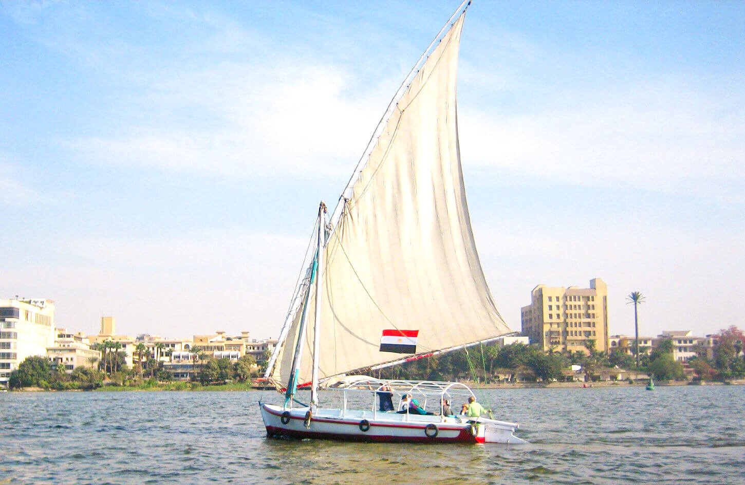 Wonderful-photos-of-a-felucca-trip-on-the-Nile-River