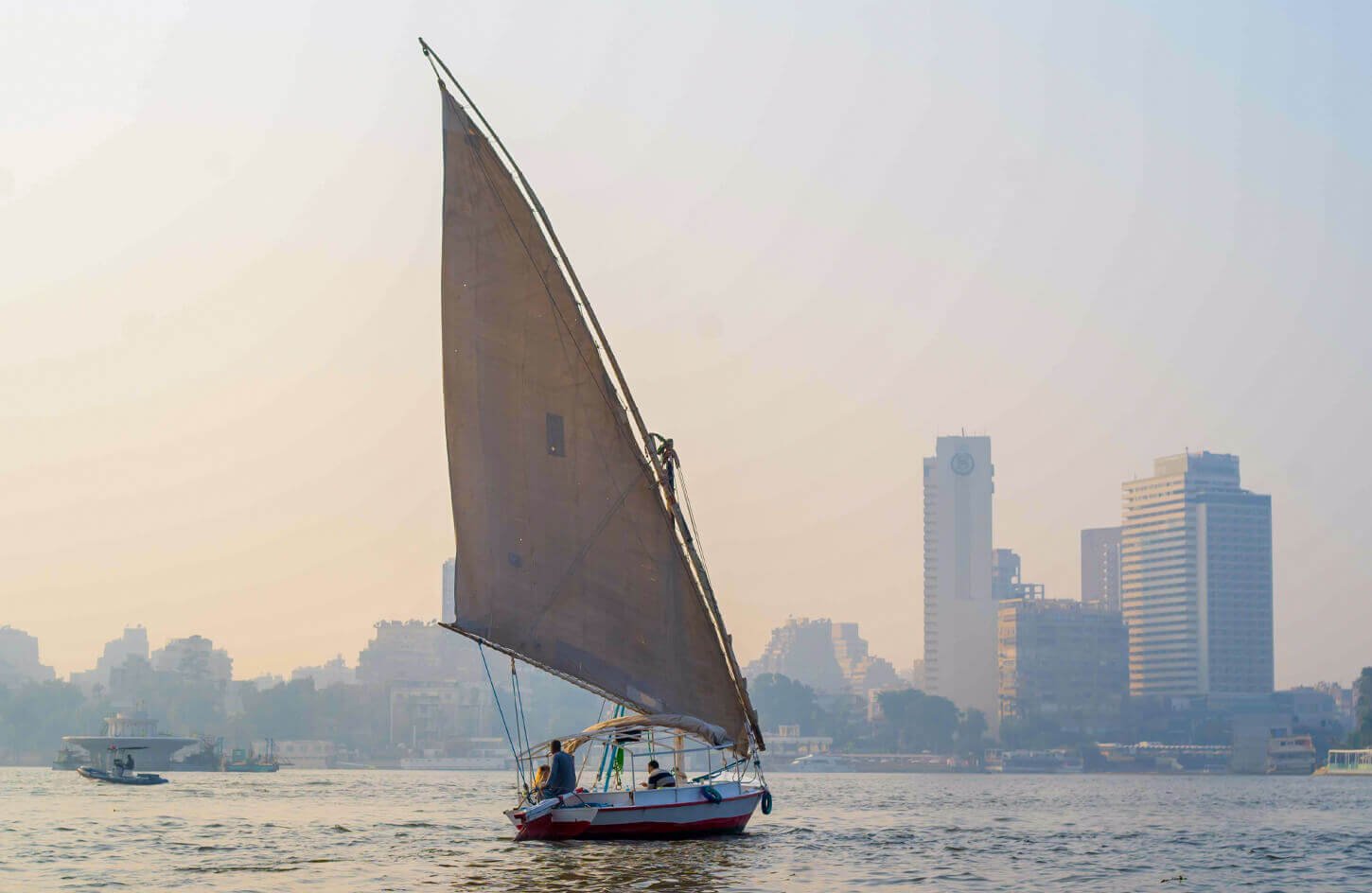 Wonderful-pictures-of-feluccas-on-the-Nile-River-in-Cairo