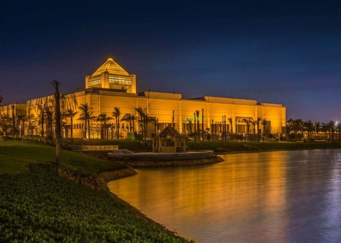 Wonderful-pictures-of-the-Museum-of-Civilization-at-night-from-the-outside